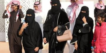 Saudi, women, abaya