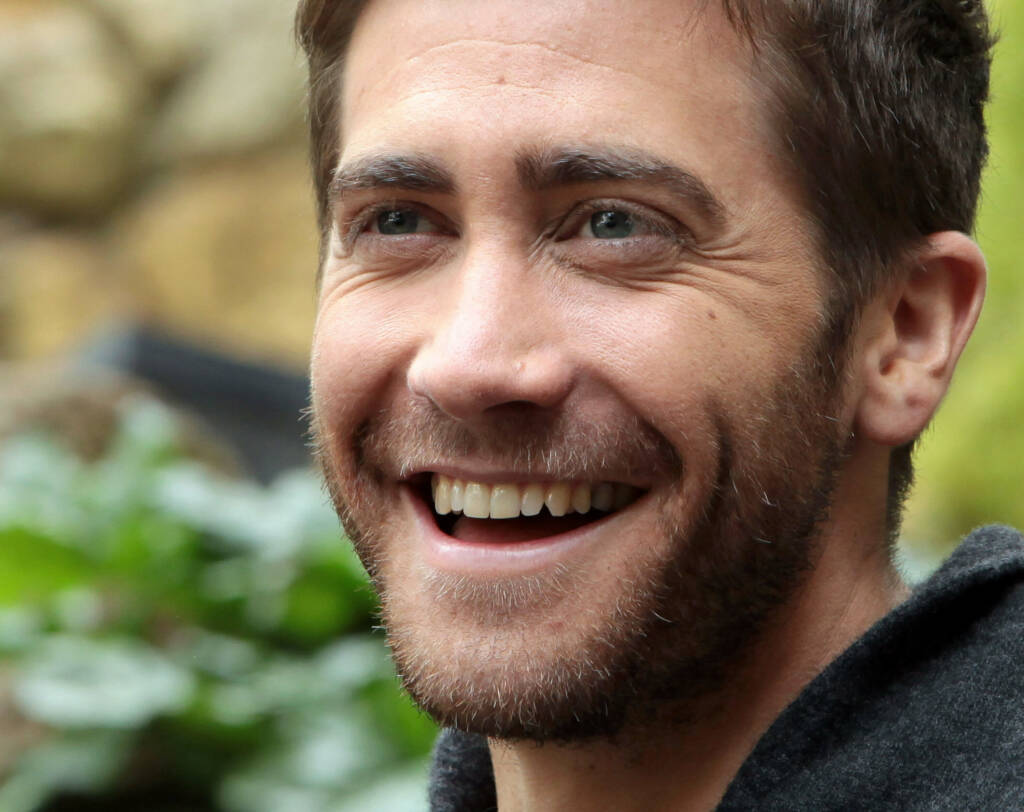 Jake Gyllenhaal smiling with his incisors teeth