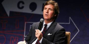Tucker Carlson, Left