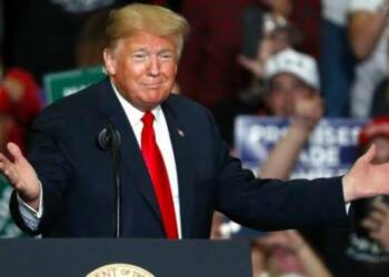 Donald Trump, Desk, Social Media