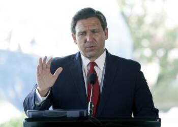 DeSantis, Border, Florida