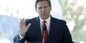 DeSantis, Border, Florida