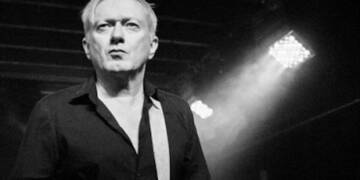 Guitarist Andy Gill playing guitar