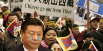 Tibetans are fighting and thrashing CCP officials and it is turning into a big uprising