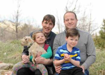 Caspian Julius Polis Reis with his father