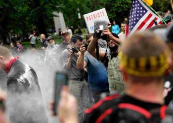 antifa protesters against portland police