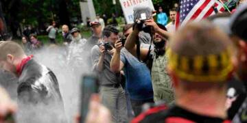 antifa protesters against portland police