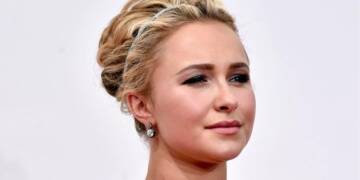 Hayden Panettiere Pregnant Pose