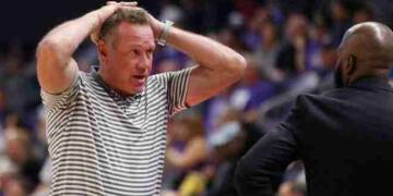 Dan Majerle playing game