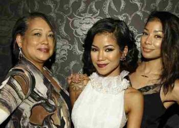 miyoko chilombo with her mom