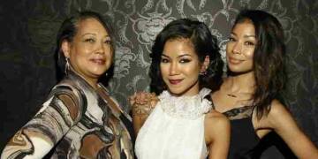 miyoko chilombo with her mom