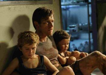 Oaklee Pendergast with his co stars