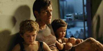 Oaklee Pendergast with his co stars