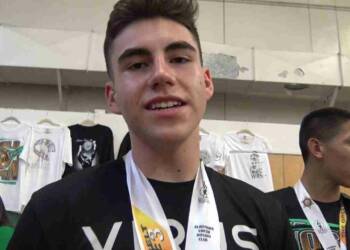 Devon de la Hoya in soccer field