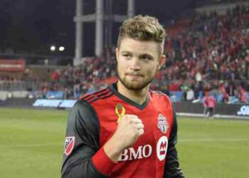 Eriq Zavaleta playing in the soccer field