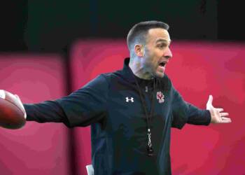 Jeff_Hafley training his team in the ground