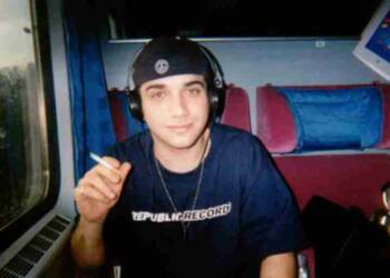 Jimmy Pop Ali performing