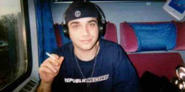 Jimmy Pop Ali performing