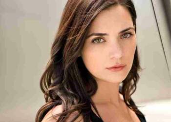 Jules Frances Willcox posing