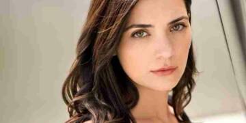 Jules Frances Willcox posing