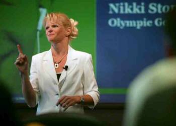 Nikki Stone telling her Biography in auditorium