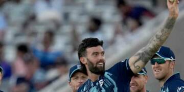 Reece Topley celebrating wicket