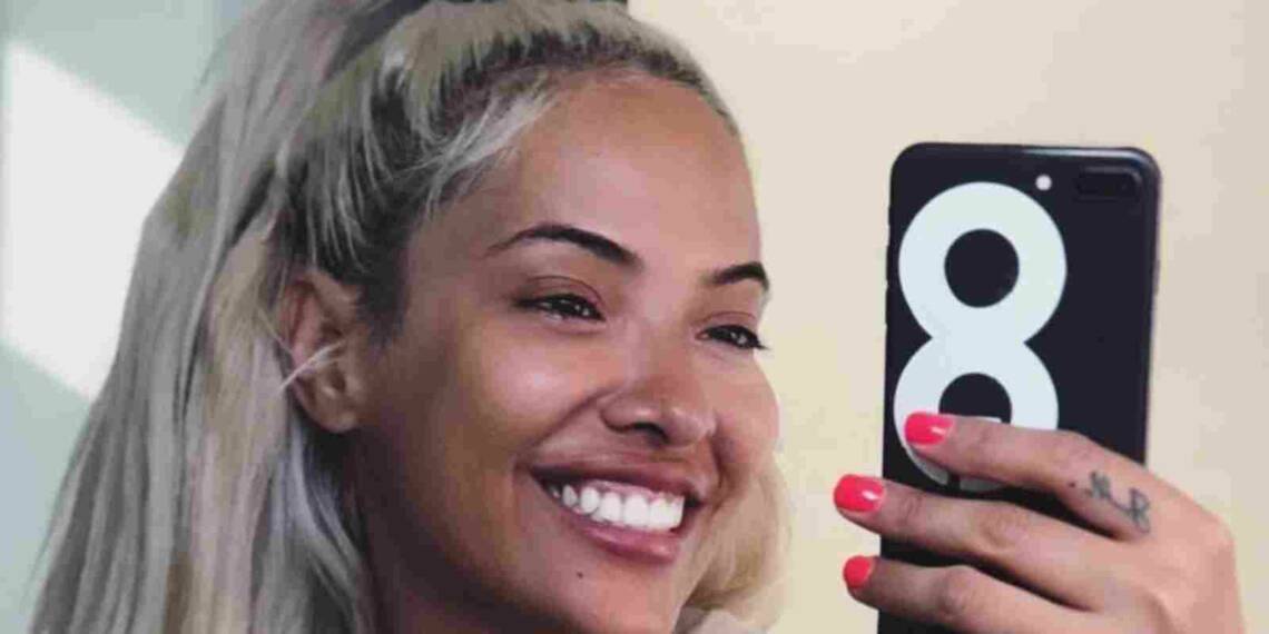 Stephanie Santiago selfie