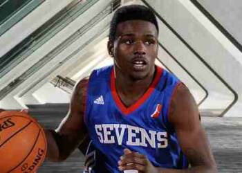 Aquille Carr playing basketball at subway