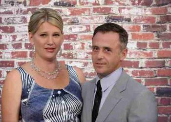 Chrysti Eigenberg with her husband david in a award show