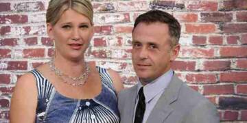 Chrysti Eigenberg with her husband david in a award show