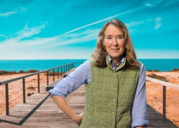 Leslie Cockburn at sea beach