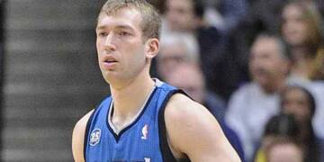 Robbie Hummel playing basketball