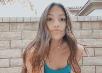 Aaliyah Ortega selfie at sea beach