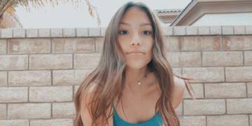 Aaliyah Ortega selfie at sea beach