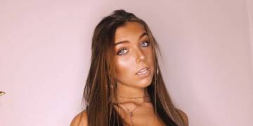 Jordan Beckham pose for photoshoot