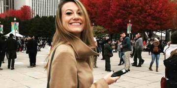 Kelly Keegs doing shopping in a mall