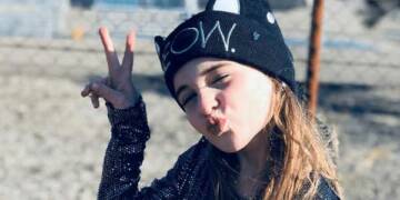 Naz Norris at sea beach