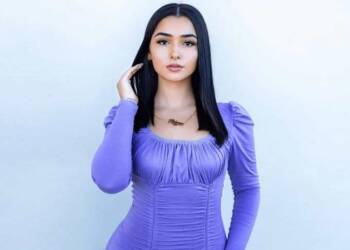 Paloma Silva in blue dress