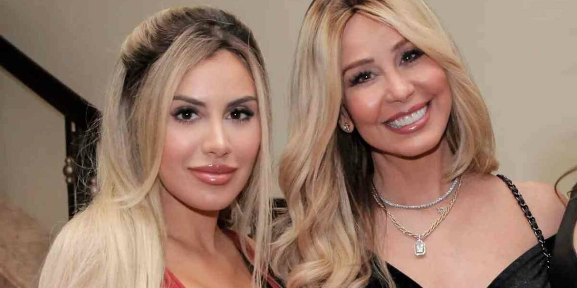 Alexa Dellanos with her sister myrka Dellanos