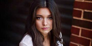 Tabitha Swatosh tik tok profile picture