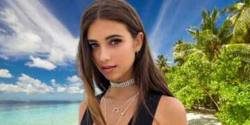 Elisha Herbert at sea beach