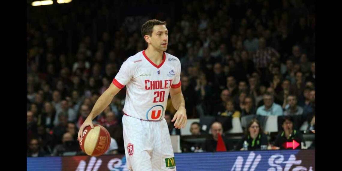 Michael Stockton playing basketball