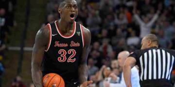 Nate Grimes playing basketball game