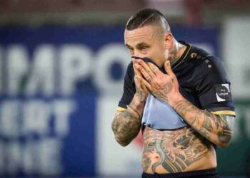 Radja Nainggolan playing football