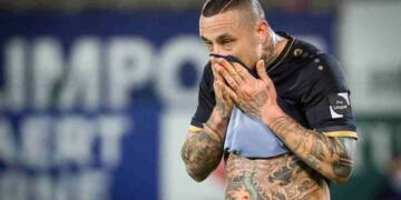 Radja Nainggolan playing football