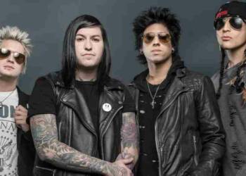 Robert Ortiz with his team