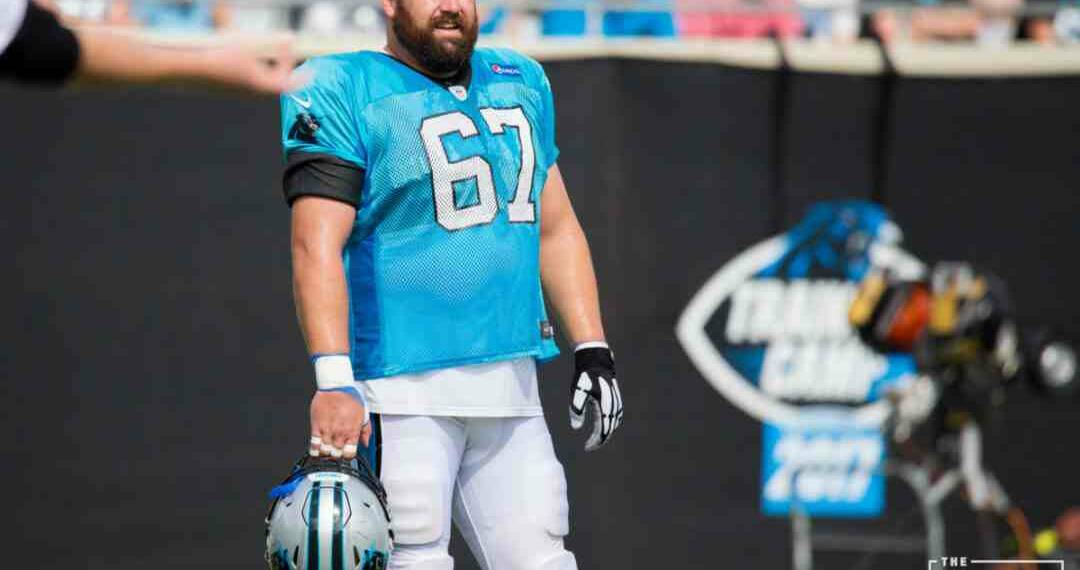 Ryan Kalil playing NFL league match