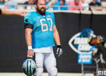 Ryan Kalil playing NFL league match