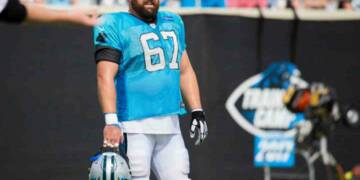 Ryan Kalil playing NFL league match