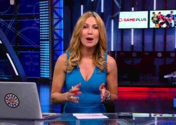 Sophia_Jurksztowicz_hosting_a_show